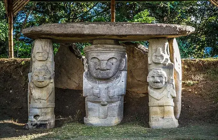 Estatuas monolíticas del Parque Arqueológico de San Agustín, Huila