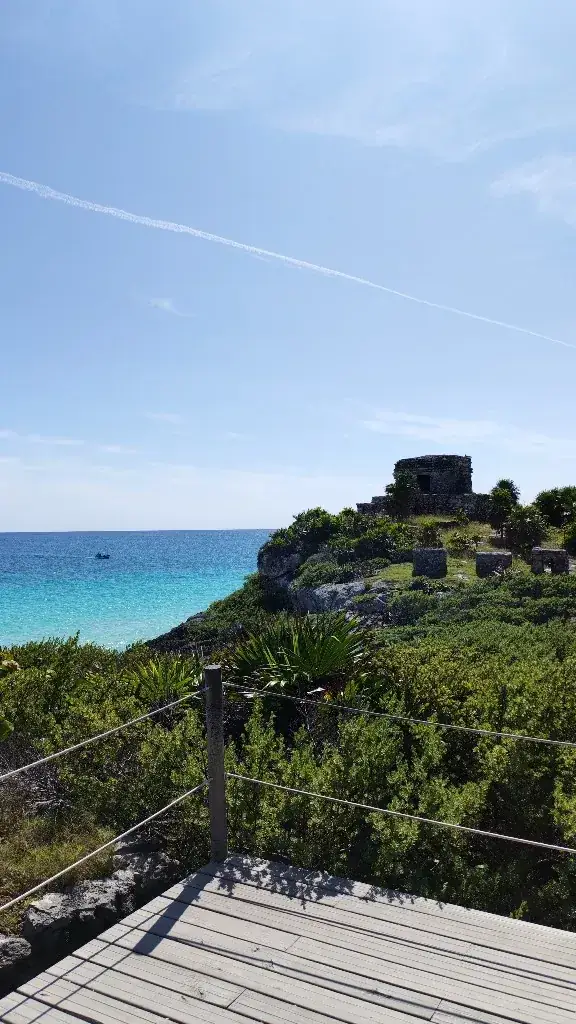 Ruinas de Tulum frente al mar Caribe mexicano