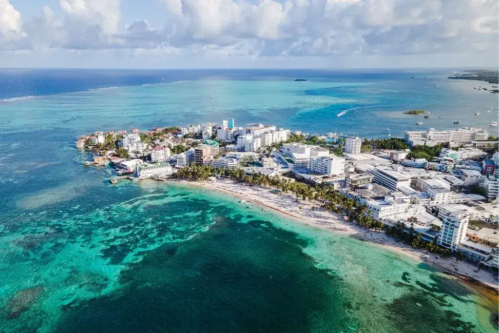 North End de San Andrés con playa, palmeras y el mar de siete colores